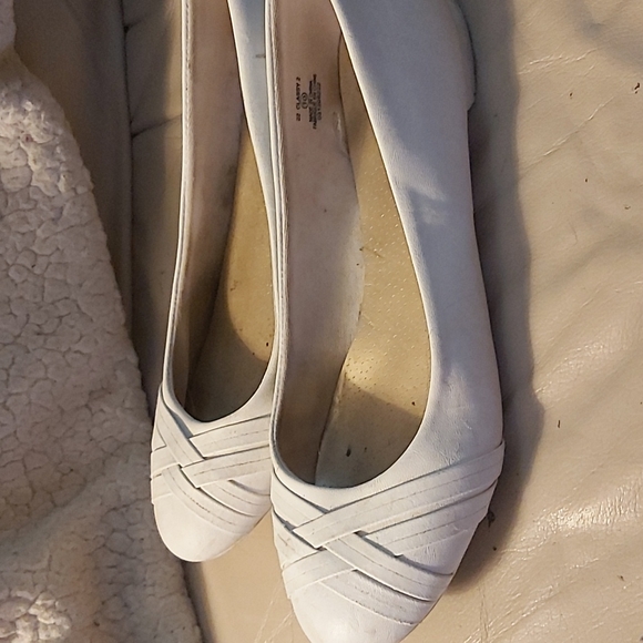 Woman's shoes - Picture 2 of 4